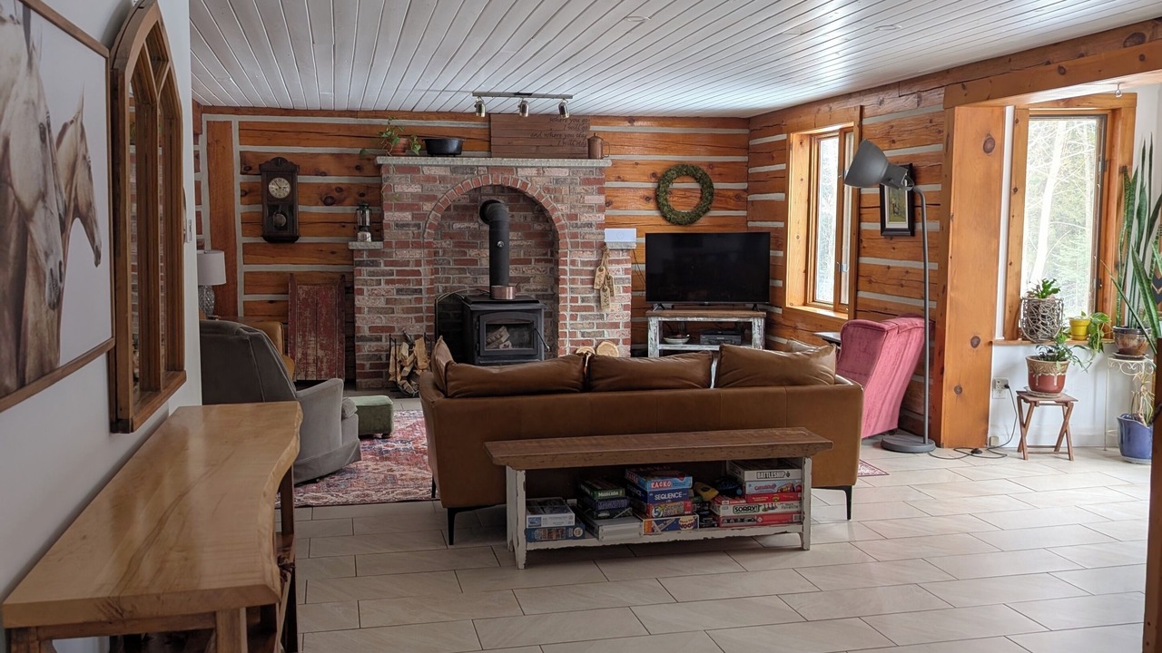 Photo of Livingroom in Manitoulin District