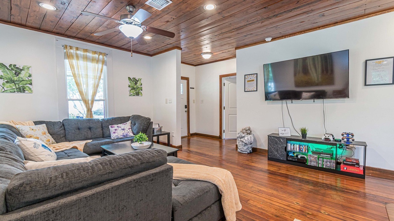 Photo of Livingroom in Mahncke Park