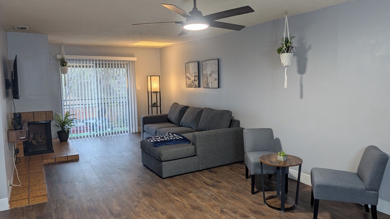 Photo of Livingroom in Northwest Los Angeles Heights