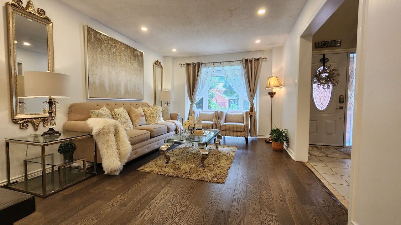 Photo of Livingroom in Erin Mills