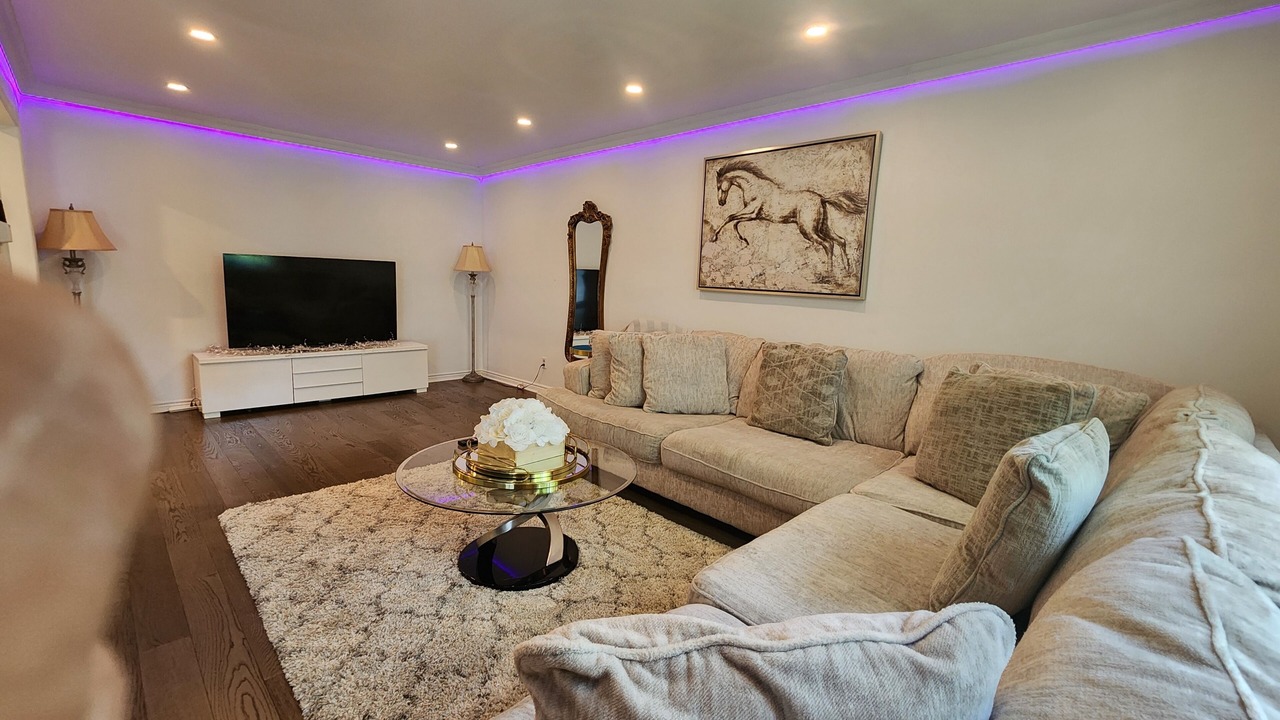 Photo of Livingroom in Erin Mills
