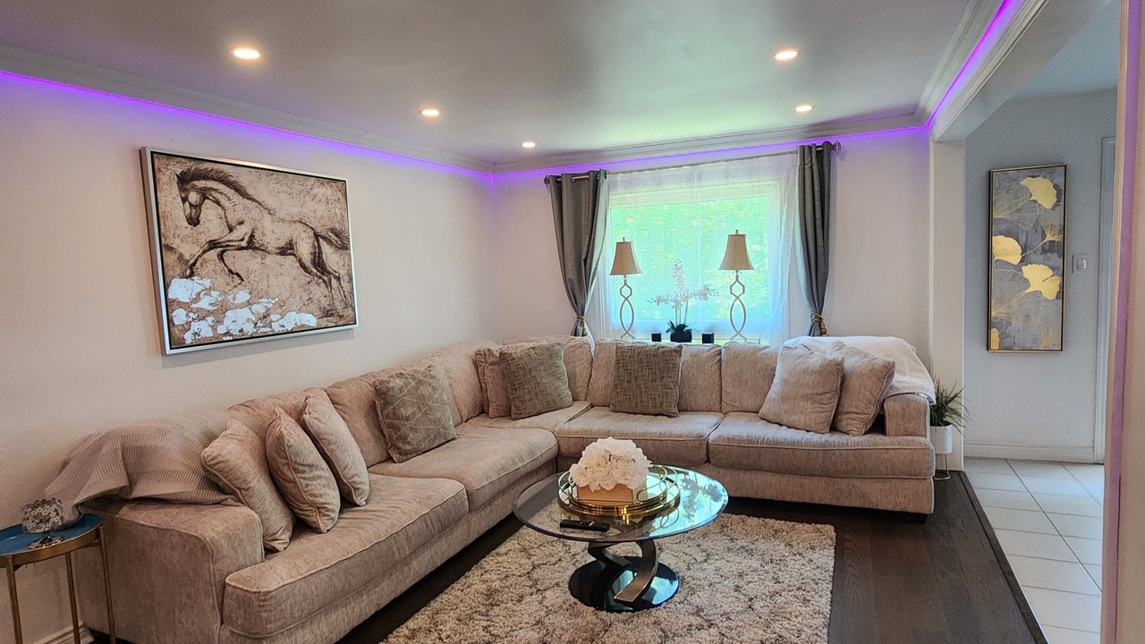 Photo of Livingroom in Erin Mills
