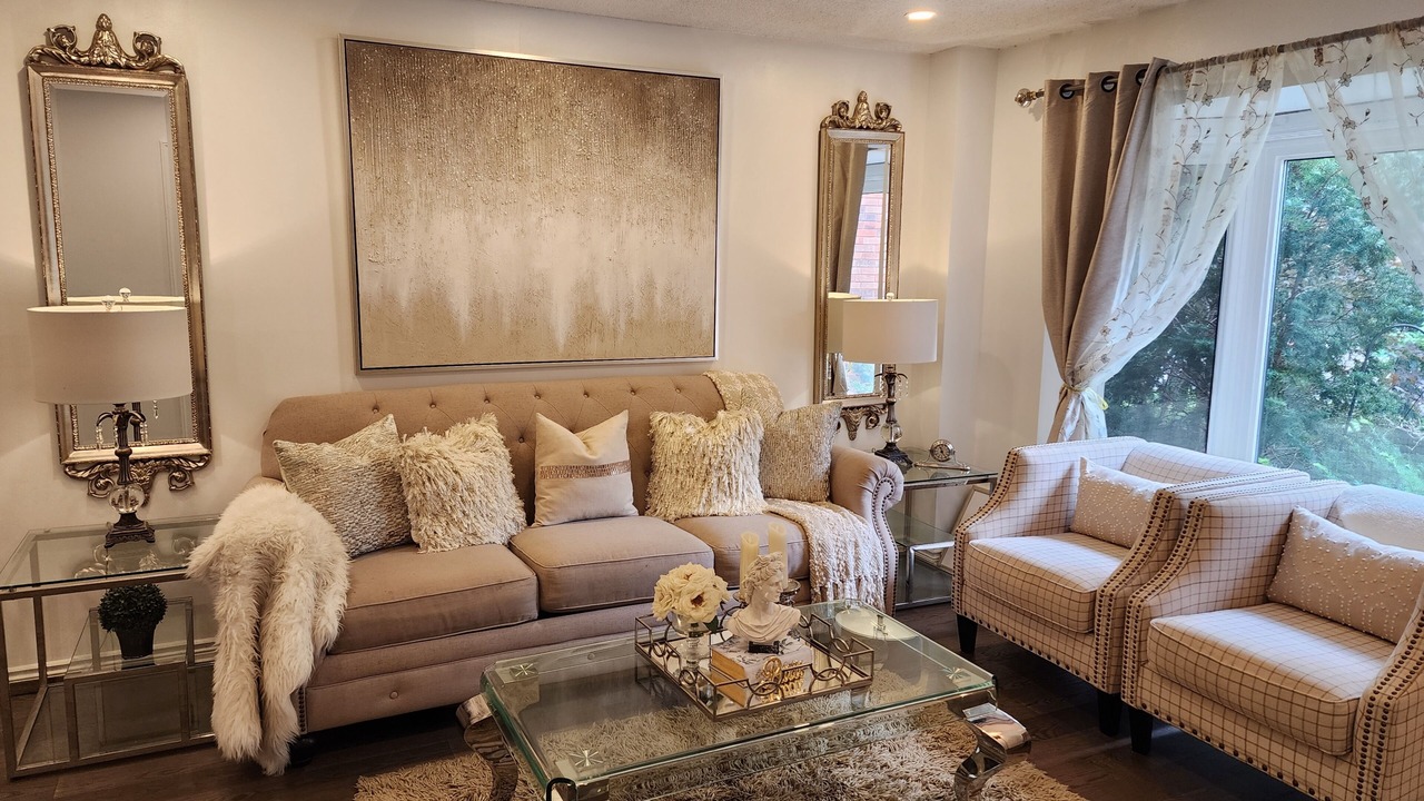 Photo of Livingroom in Erin Mills