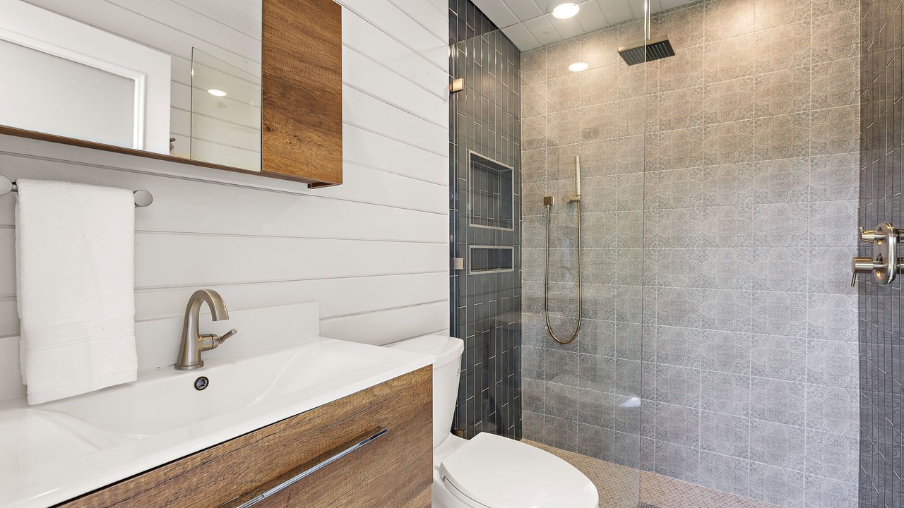 Photo of Bathroom in Montopolis