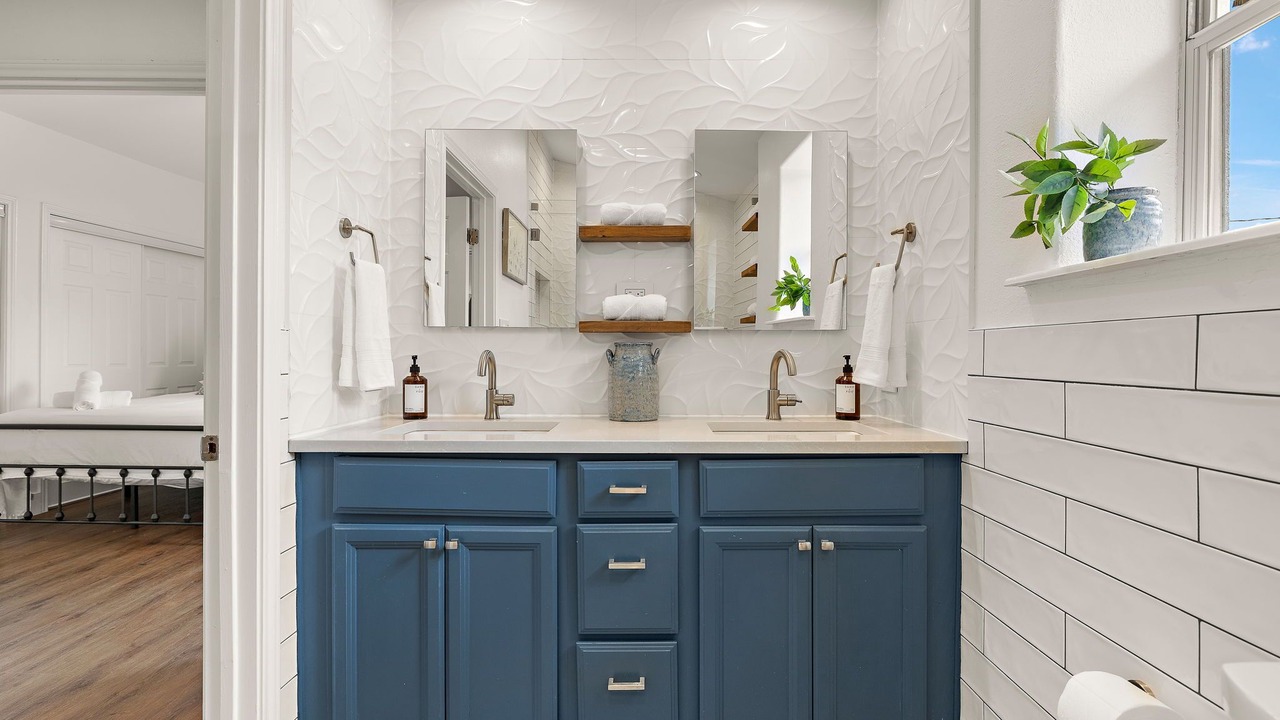 Photo of Bathroom in Montopolis