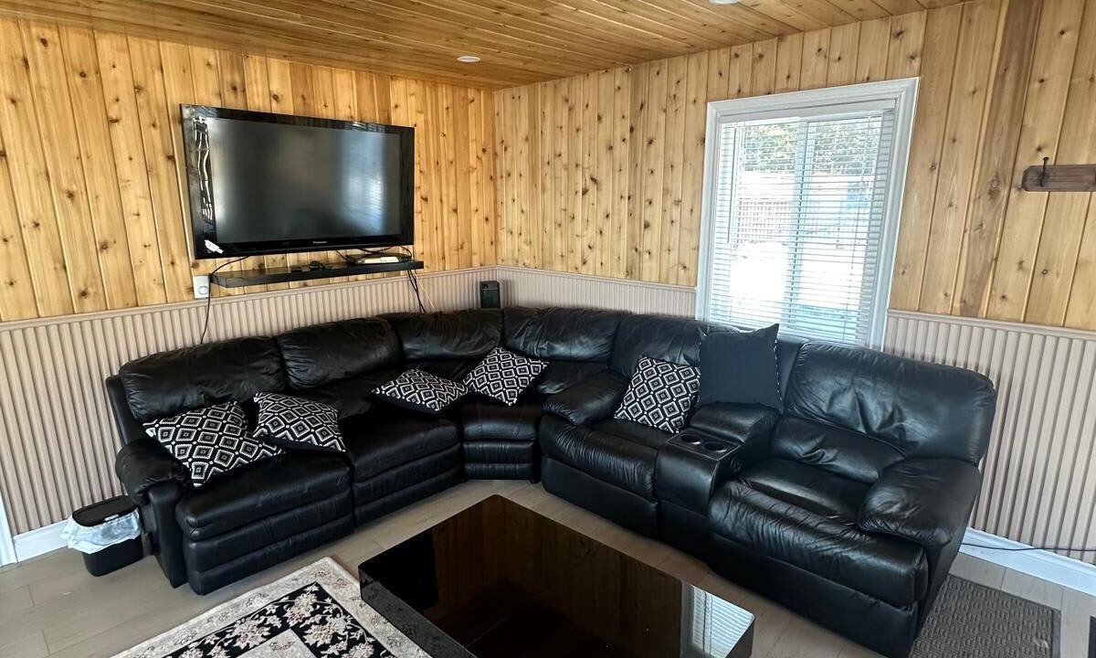 Photo of Livingroom in Kawartha Lakes