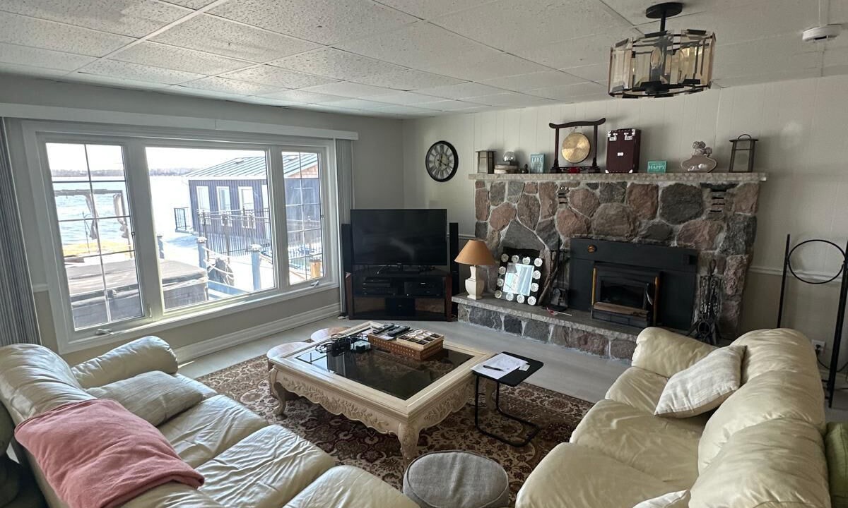 Photo of Livingroom in Kawartha Lakes