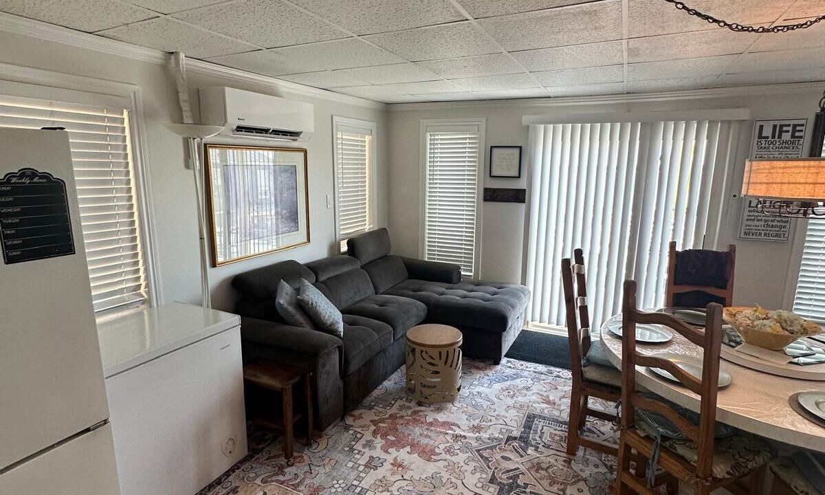 Photo of Livingroom in Kawartha Lakes