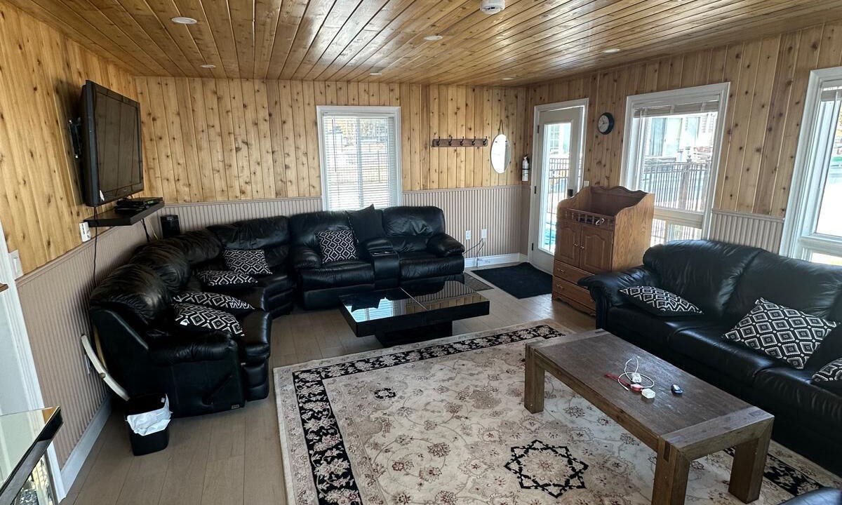 Photo of Livingroom in Kawartha Lakes