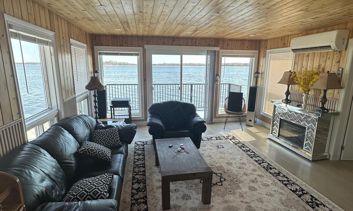 Photo of Livingroom in Kawartha Lakes
