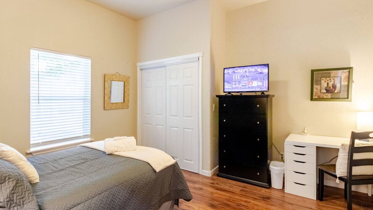 Photo of Bedroom in Five Points