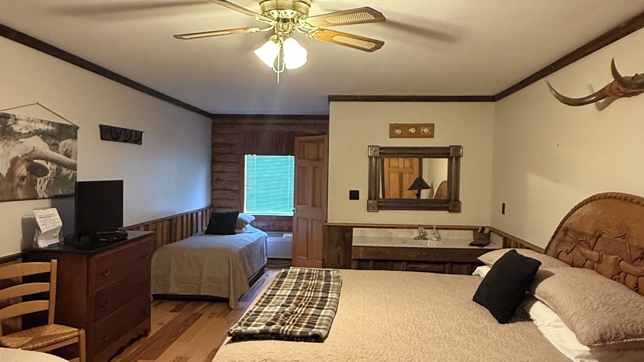 Photo of Bedroom in Eminence