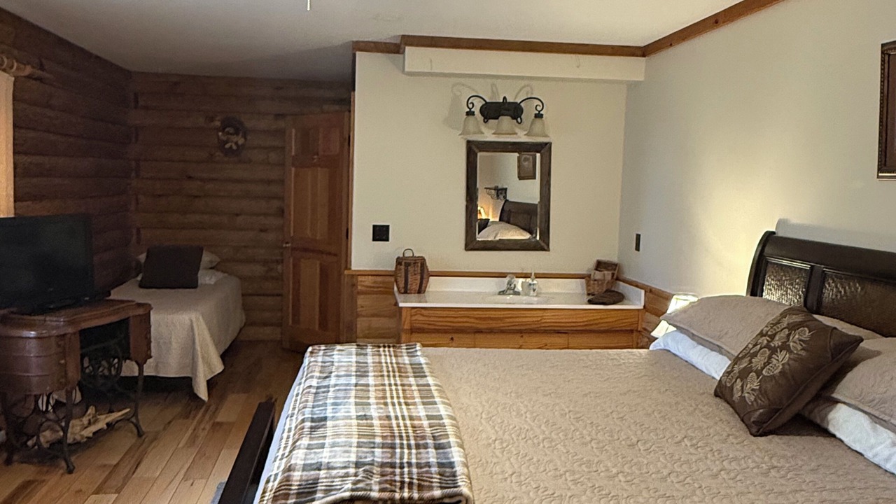 Photo of Bedroom in Eminence