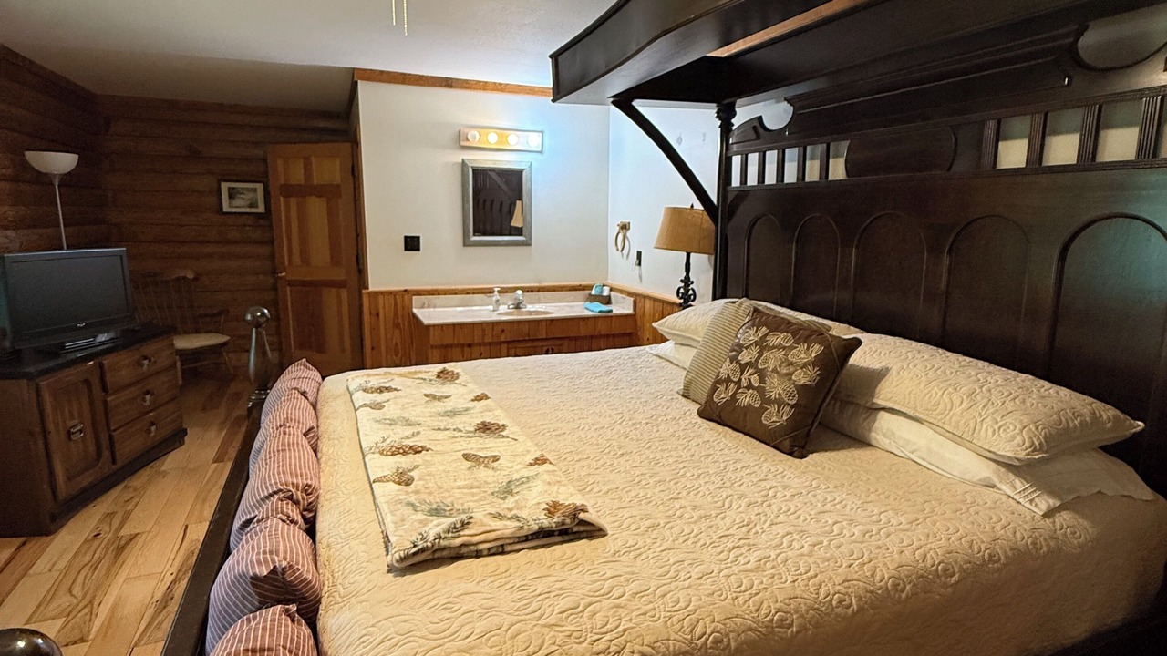 Photo of Bedroom in Eminence