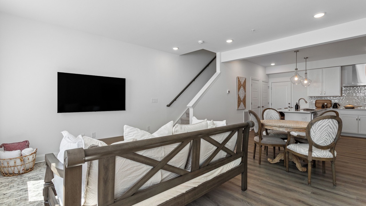 Photo of Livingroom in North Raleigh