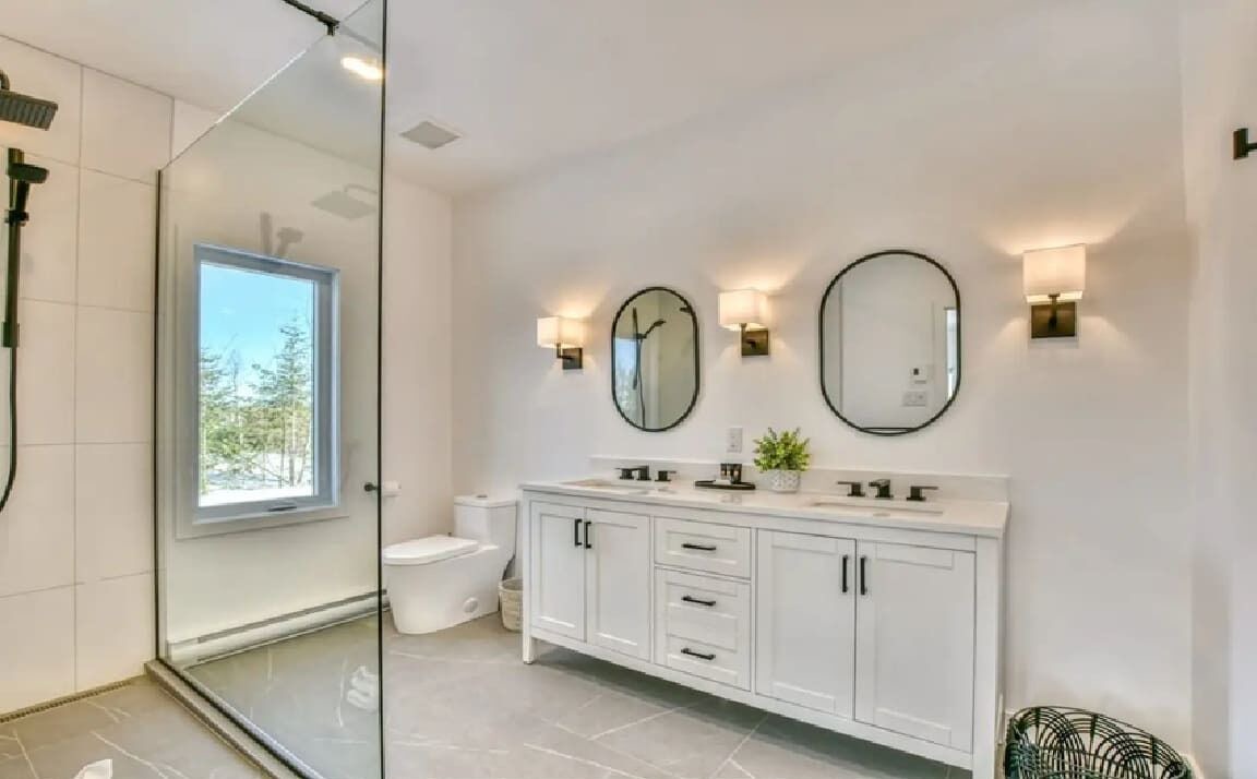 Photo of Bathroom in Argenteuil Regional County Municipality