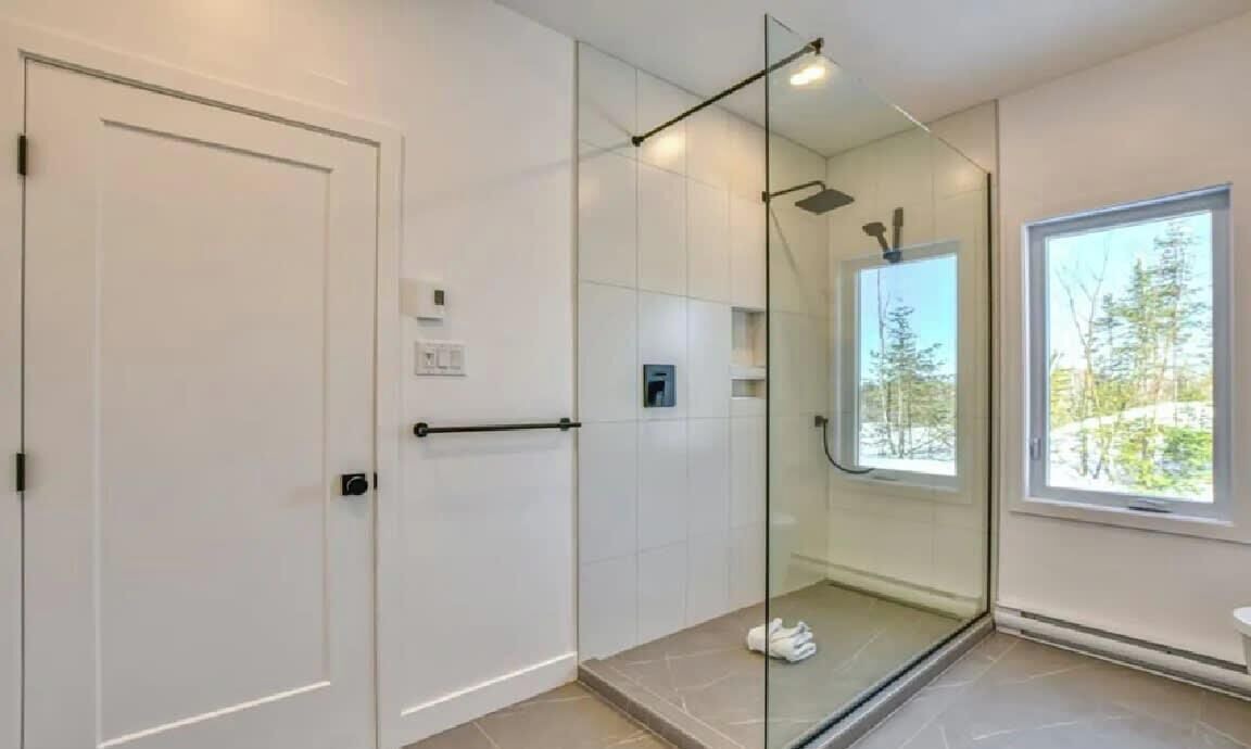 Photo of Bathroom in Argenteuil Regional County Municipality