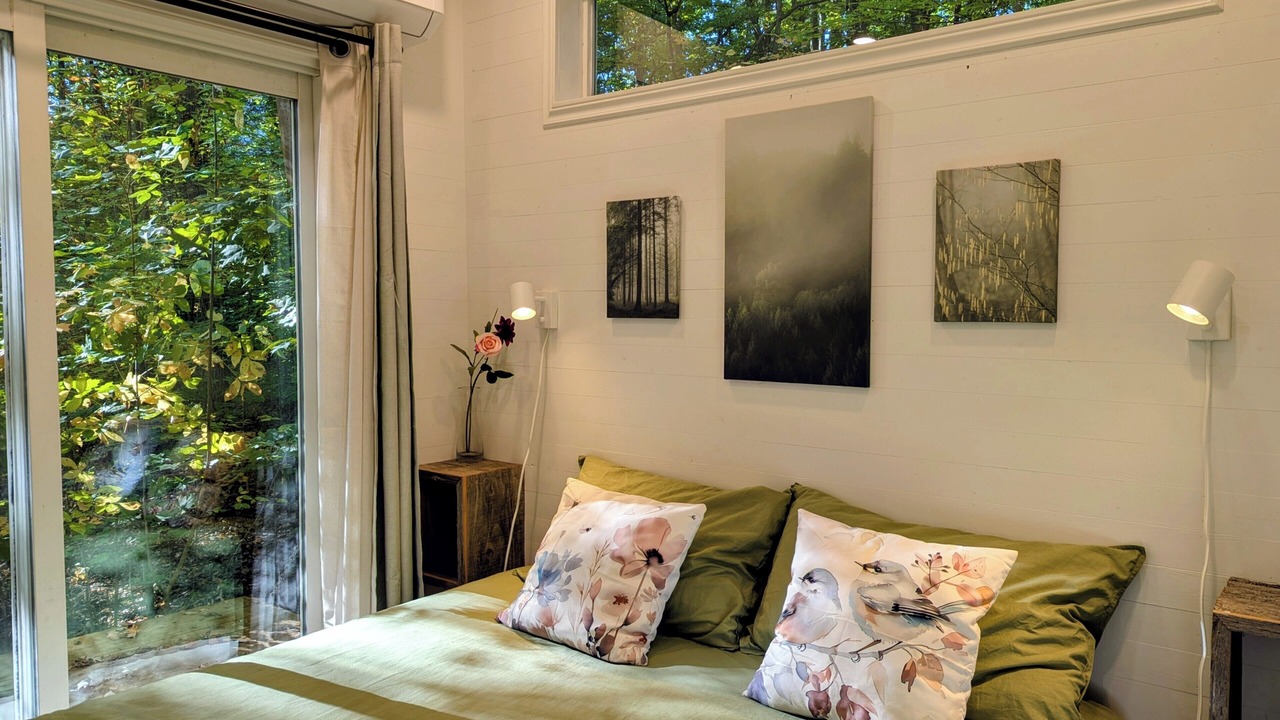 Photo of Bedroom in West Lincoln