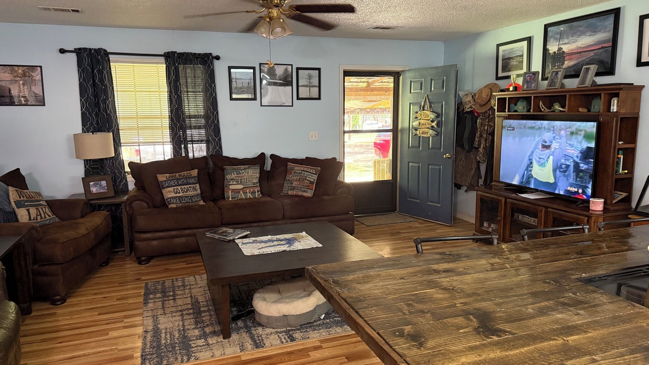 Photo of Livingroom in Coffeeville