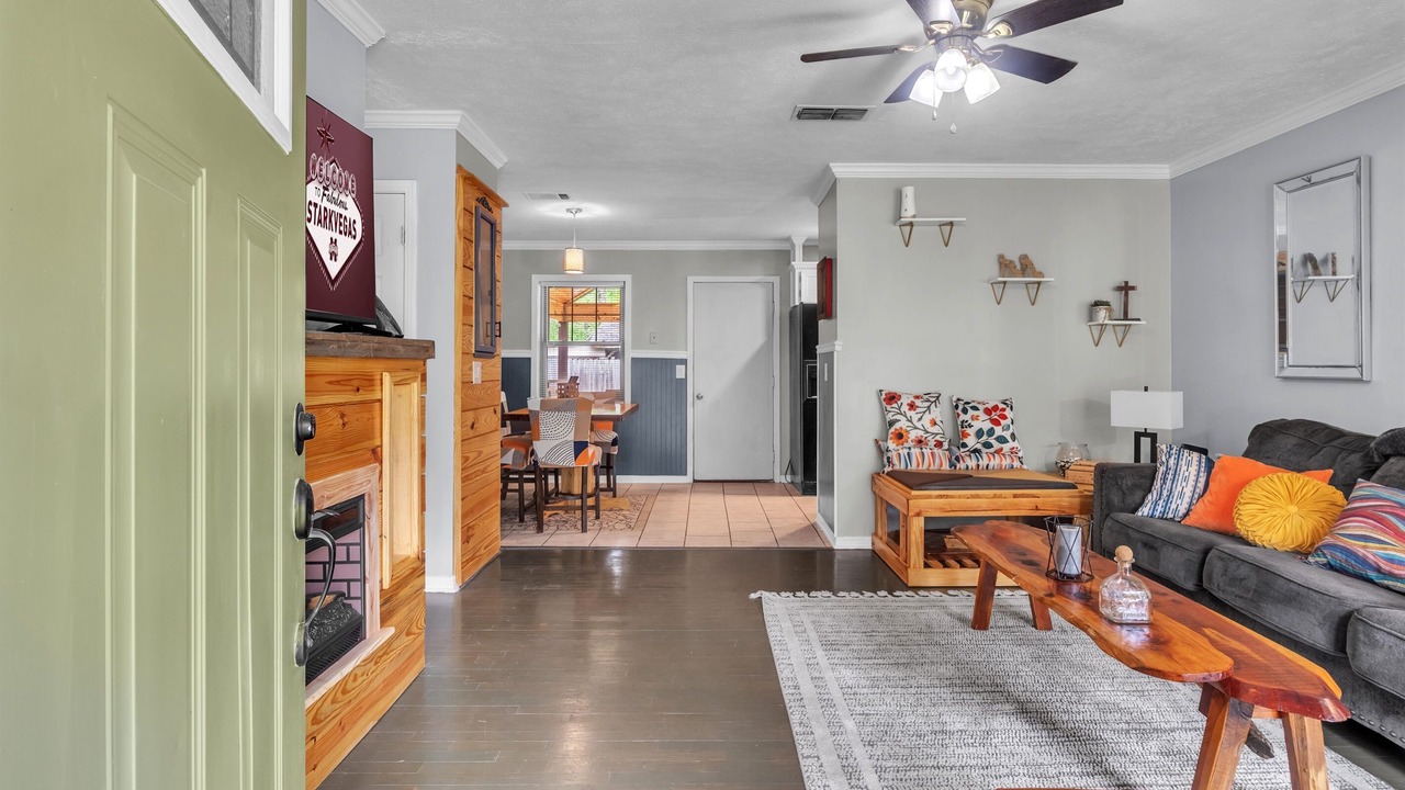 Photo of Livingroom in Starkville