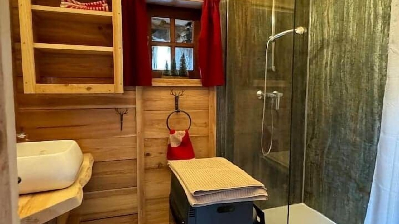 Photo of Bathroom in Estaing