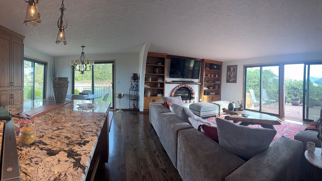 Photo of Livingroom in Enumclaw