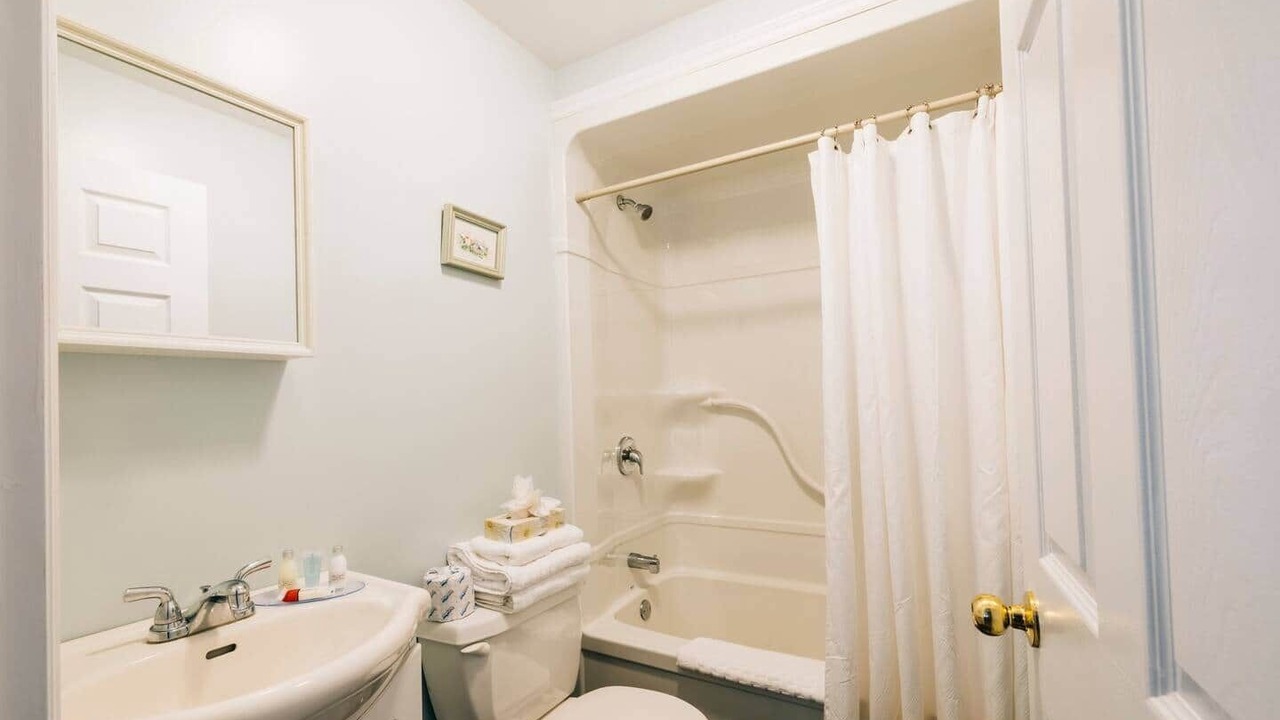 Photo of Bathroom in Green Gables