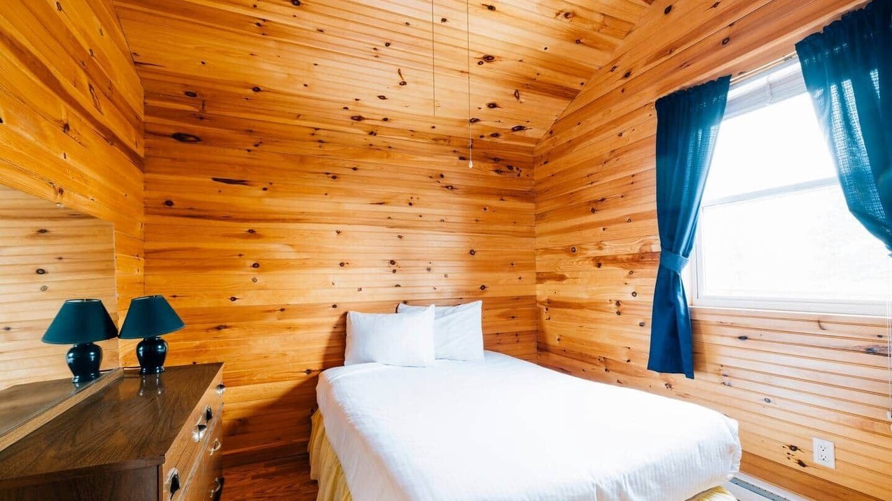Photo of Bedroom in Green Gables