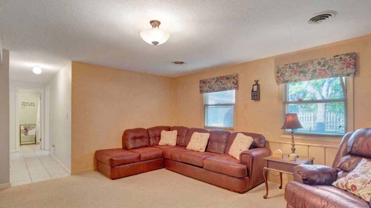 Photo of Livingroom in Champaign