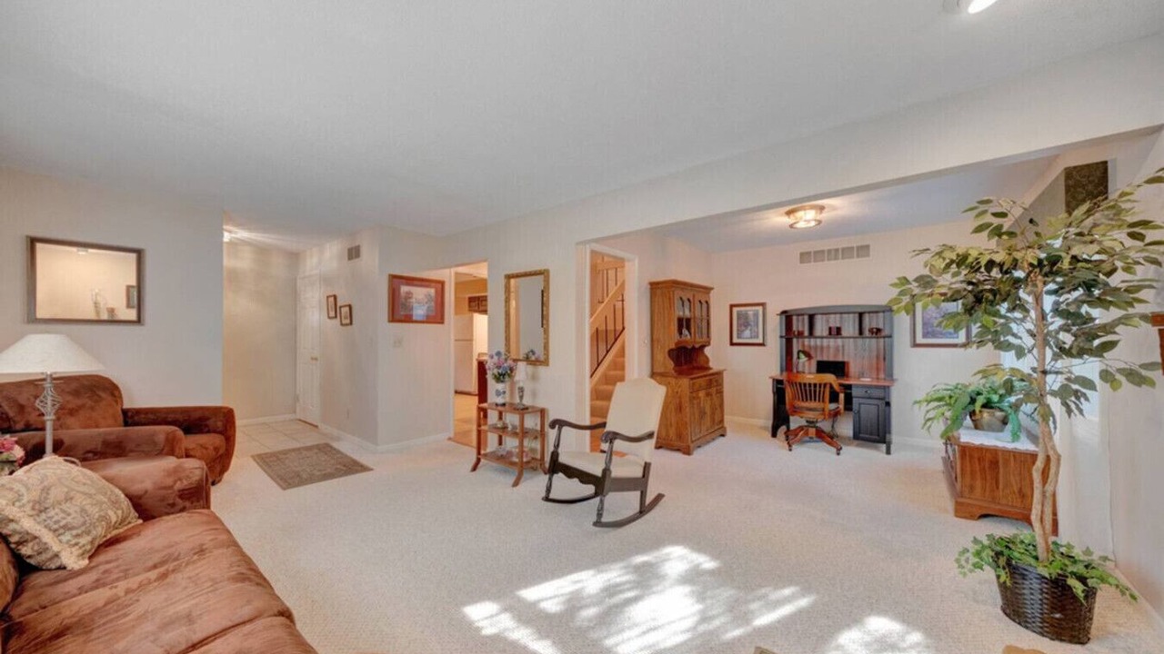 Photo of Livingroom in Champaign