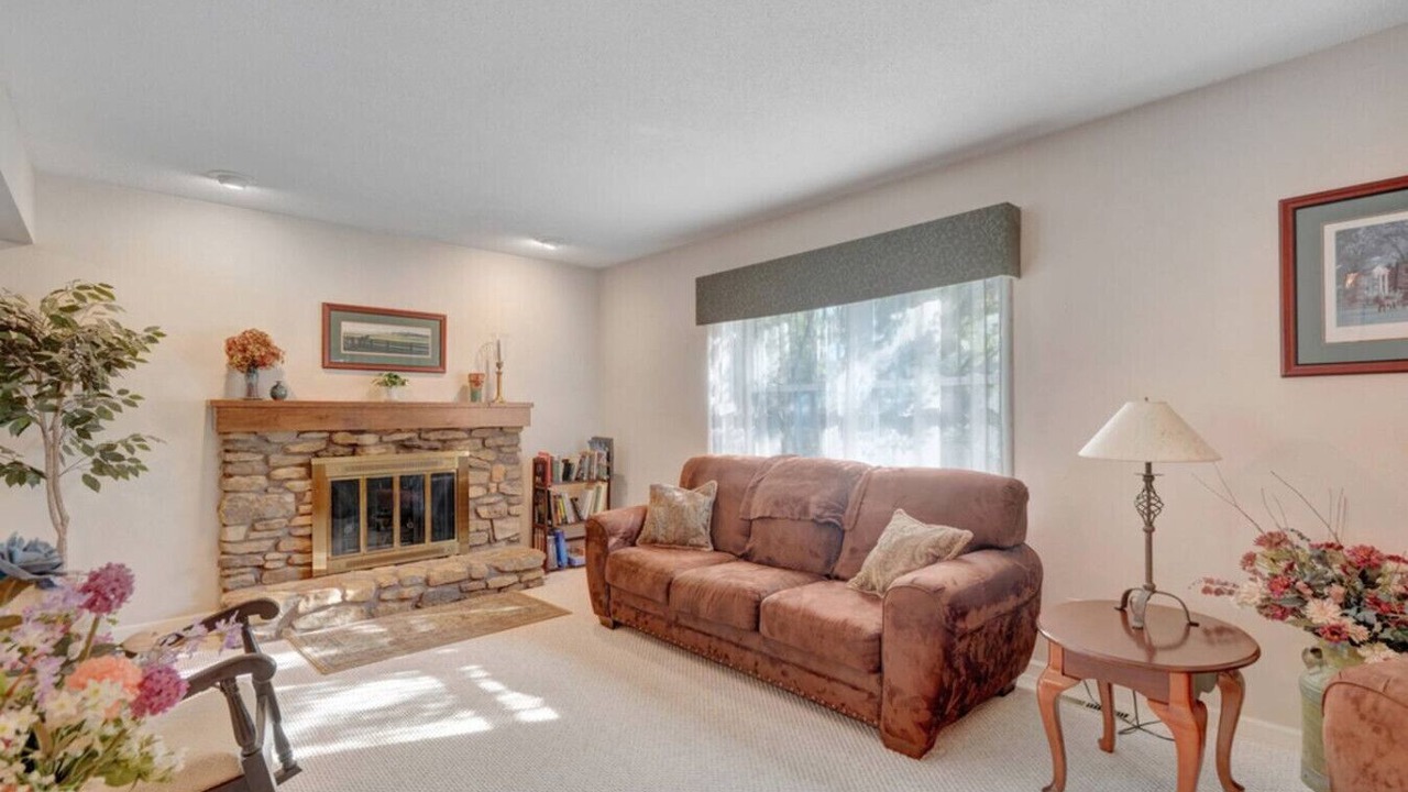 Photo of Livingroom in Champaign