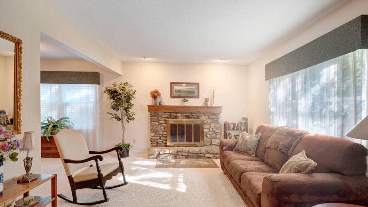 Photo of Livingroom in Champaign