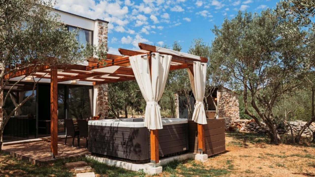 Photo of Outdoor in Lukoran