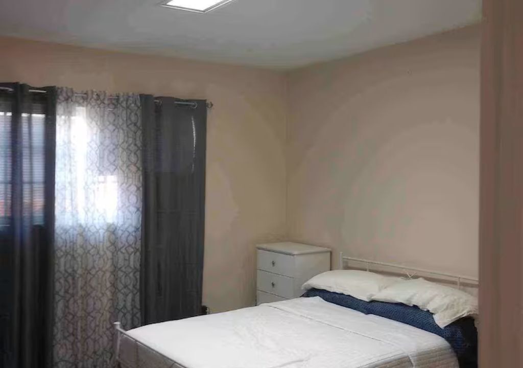 Photo of Bedroom in North Long Beach