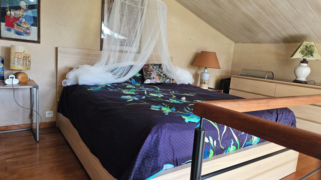 Photo of Bedroom in Comps