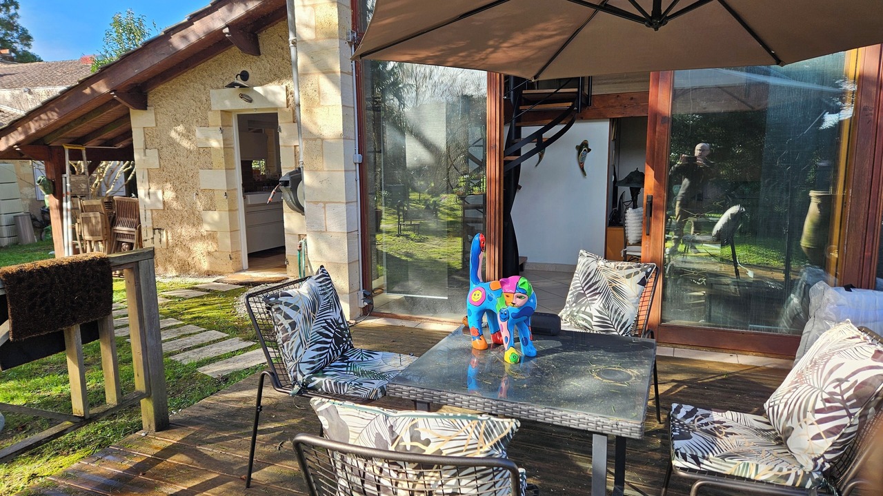 Photo of Outdoor in Comps