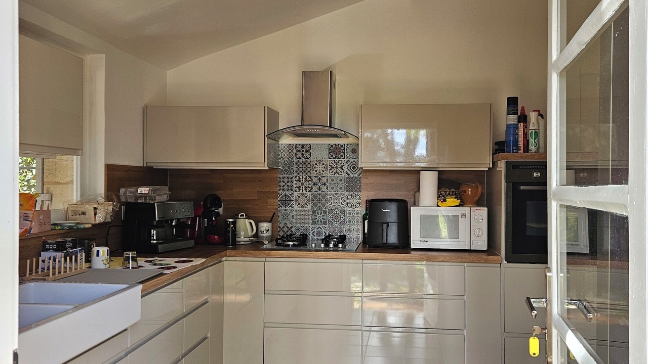 Photo of Kitchen in Comps