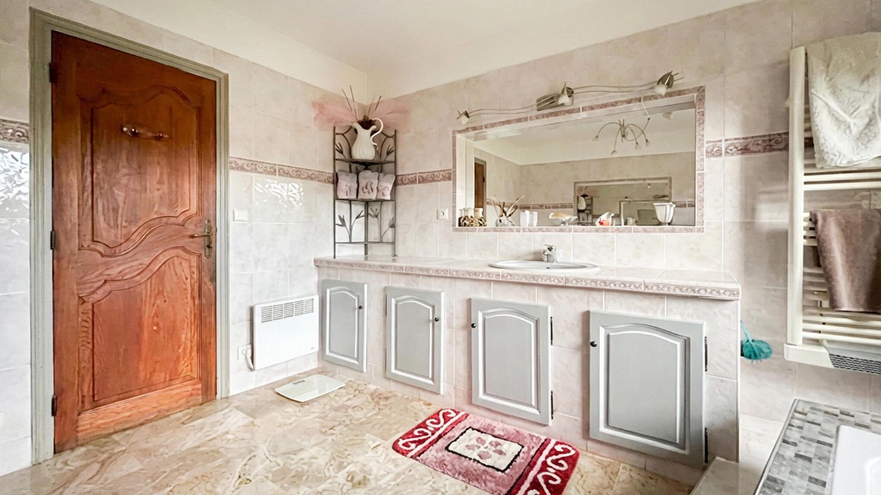Photo of Bathroom in Sollies-Toucas