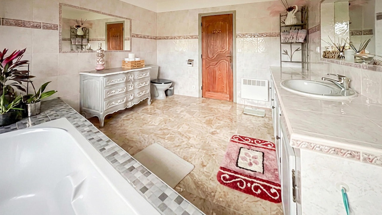 Photo of Bathroom in Sollies-Toucas