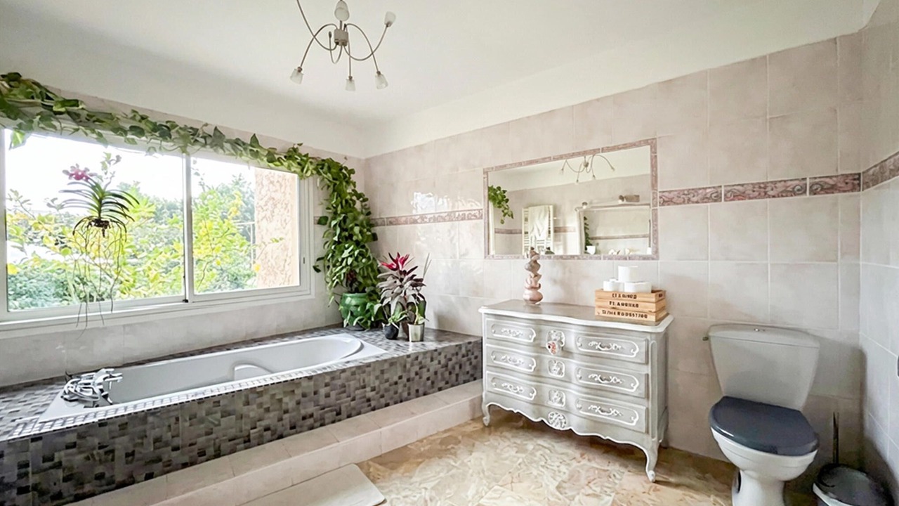 Photo of Bathroom in Sollies-Toucas