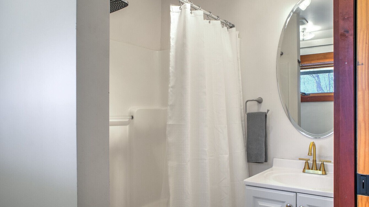 Photo of Bathroom in Old Fort