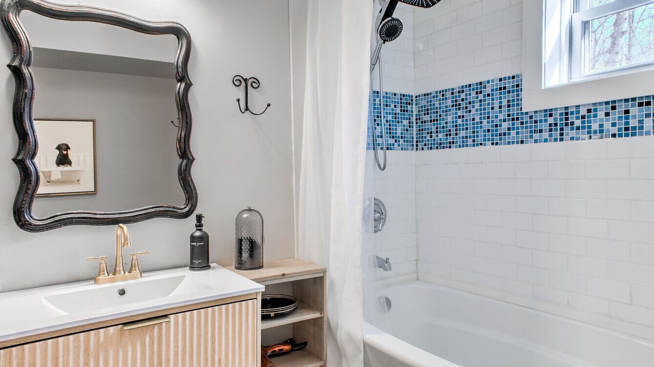 Photo of Bathroom in Old Fort