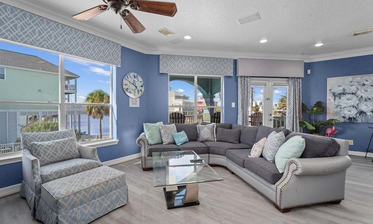 Photo of Livingroom in Terramar Beach