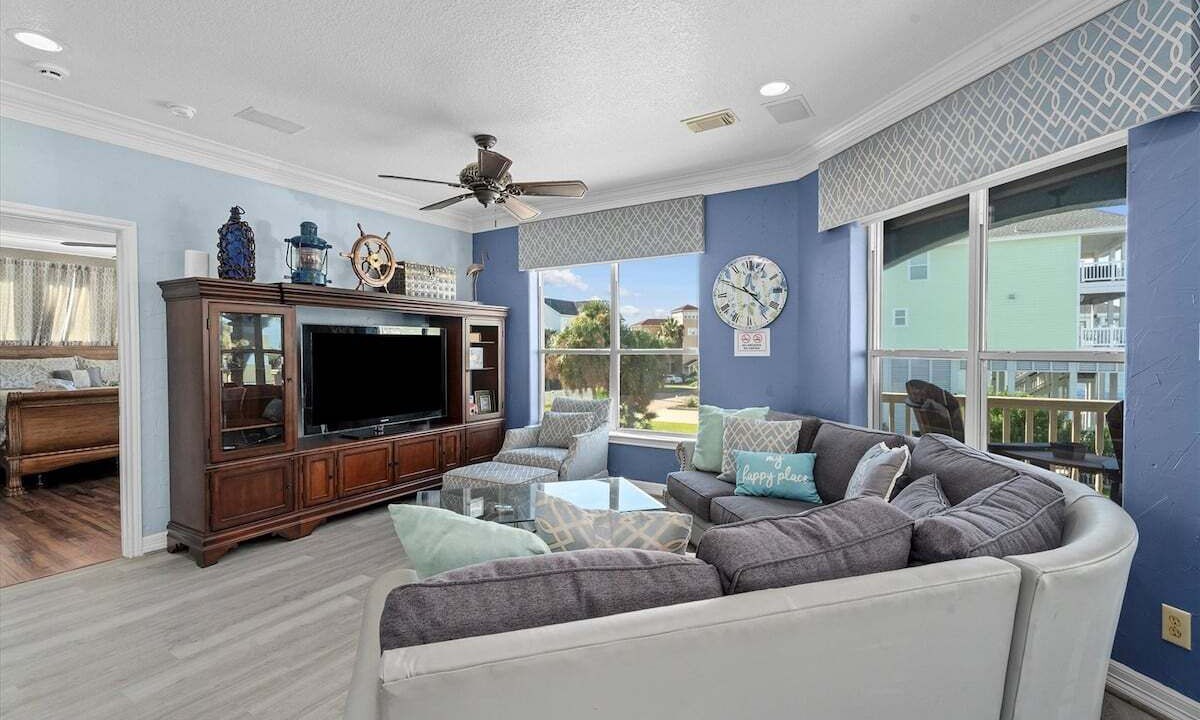 Photo of Livingroom in Terramar Beach