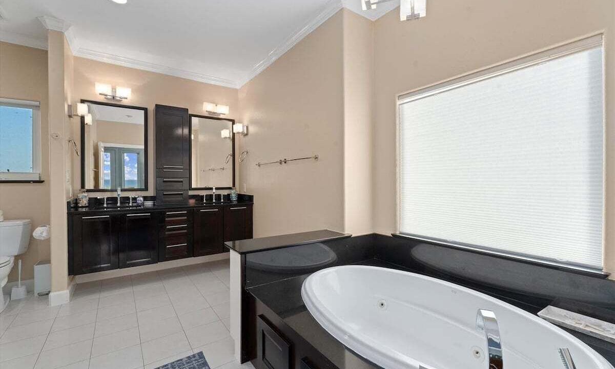 Photo of Bathroom in Galveston