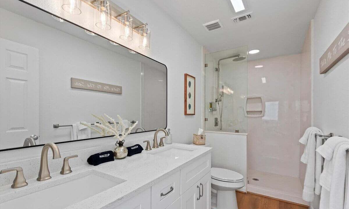 Photo of Bathroom in Pointe San Luis