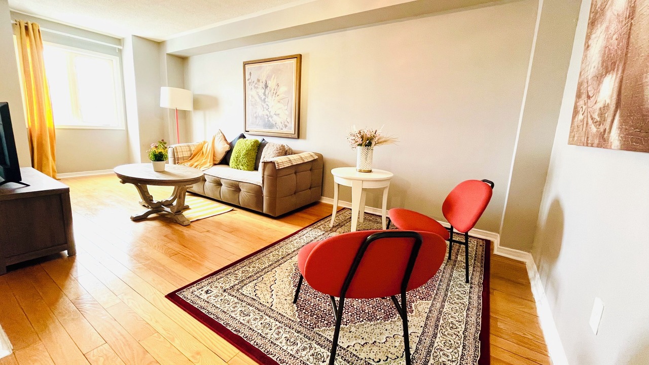 Photo of Livingroom in Hurontario