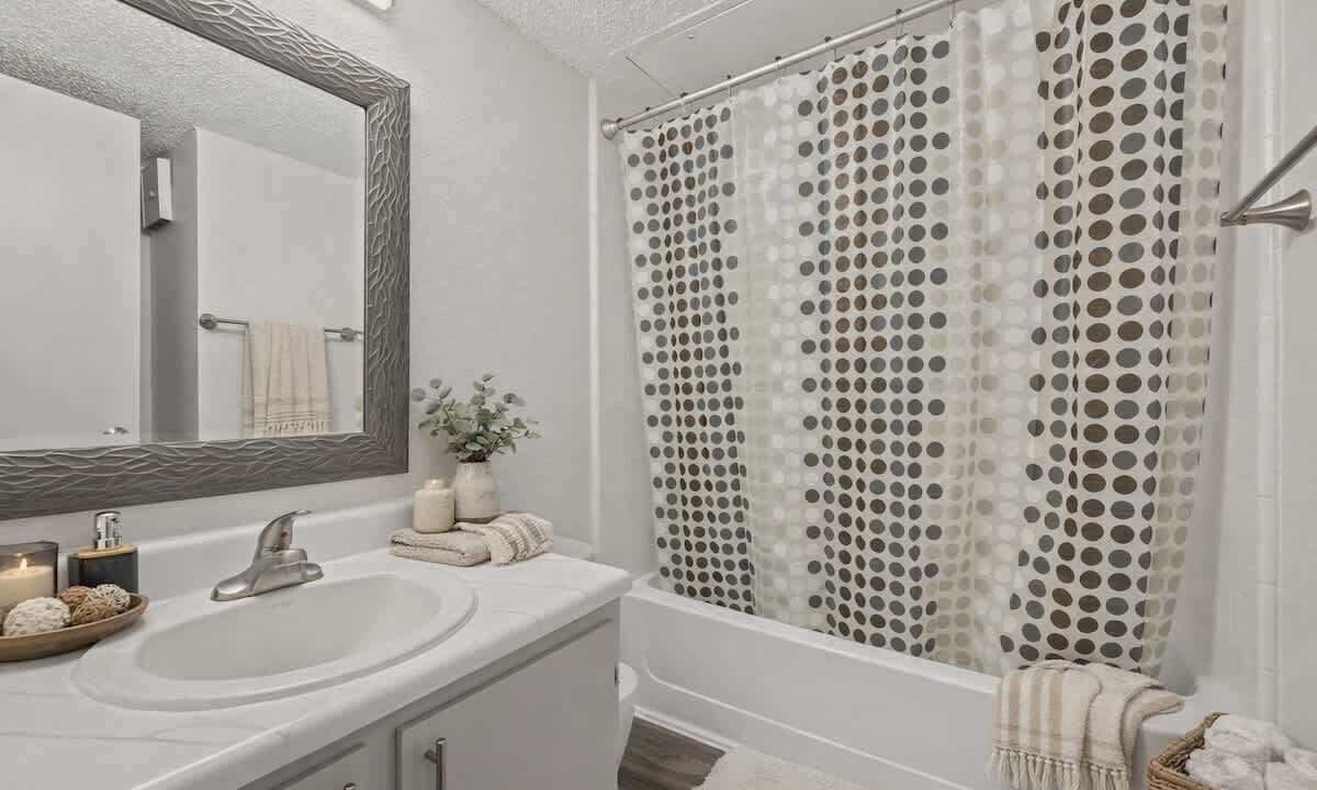 Photo of Bathroom in Central Arlington