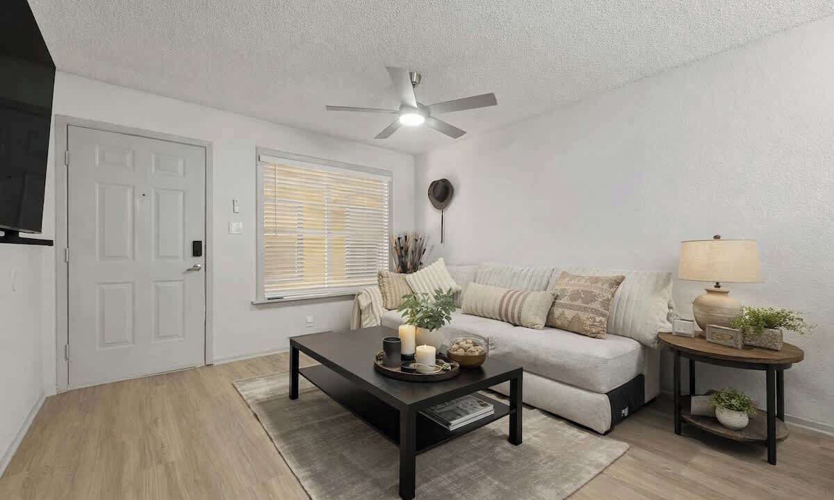 Photo of Livingroom in Central Arlington