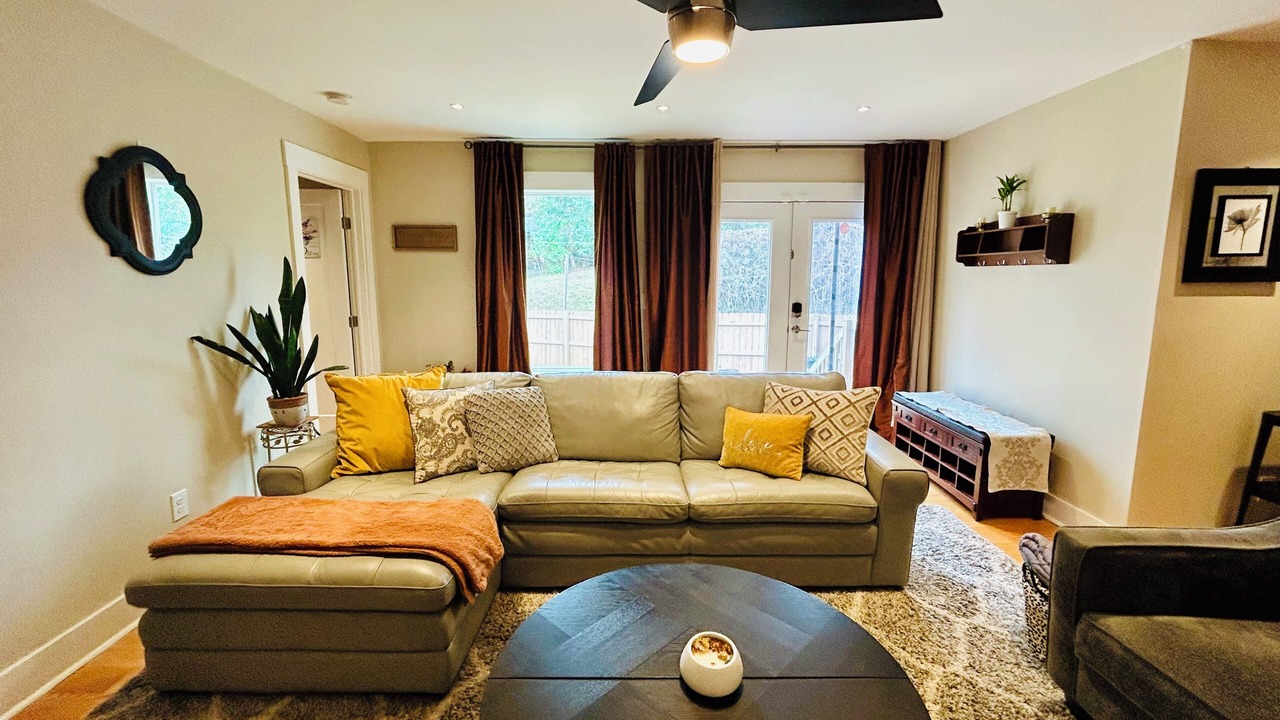 Photo of Livingroom in Sheffield Park
